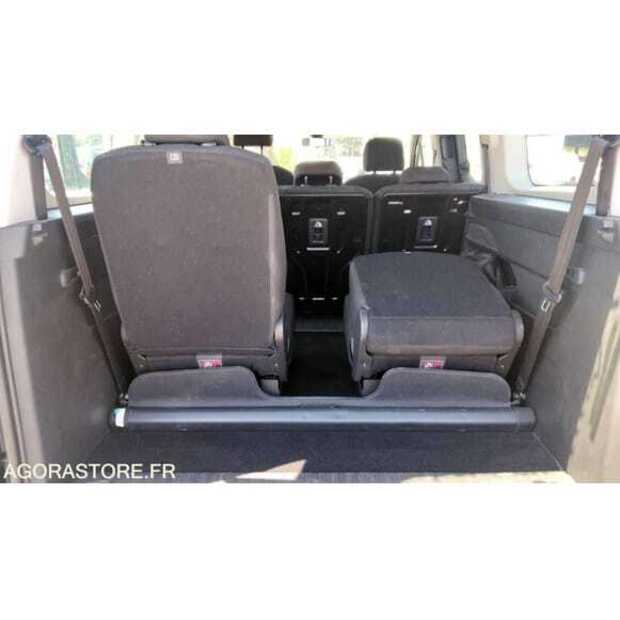 2025 Peugeot 3008-49070129