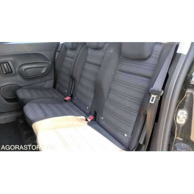 2025 Peugeot 3008-49070138
