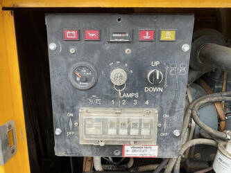 2011-tower-light-vt1-49072082