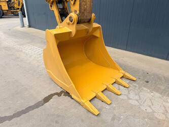 2020-caterpillar-320-1487273-49072416