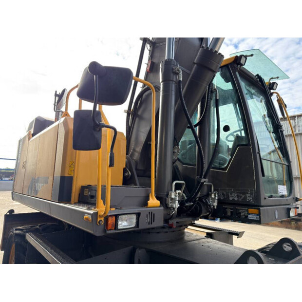 2015 Volvo EW180E-49074171