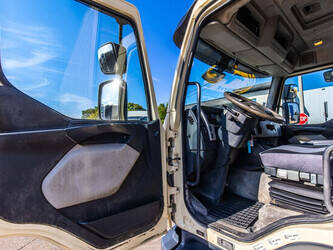 2011-volvo-fl-250-49076943