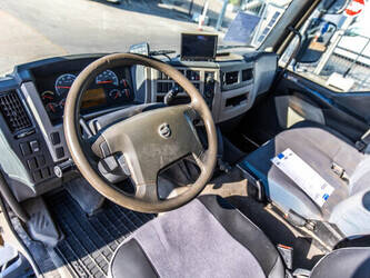 2011-volvo-fl-250-49076945