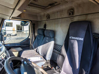 2011-volvo-fl-250-49076946