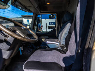 2011-volvo-fl-250-49076948