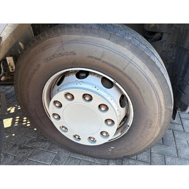 2017 رينو D-49079711