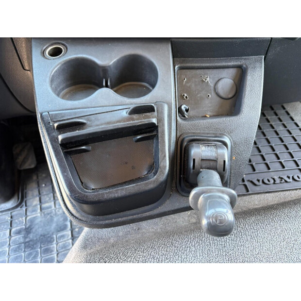 2015 Volvo FL-49079738
