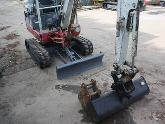 2013-takeuchi-tb016-1487462-49080708