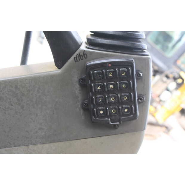 2013 TAKEUCHI TB016-49080714