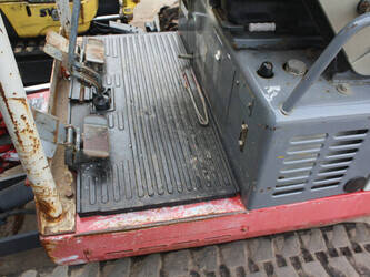2013-takeuchi-tb016-1487462-49080715