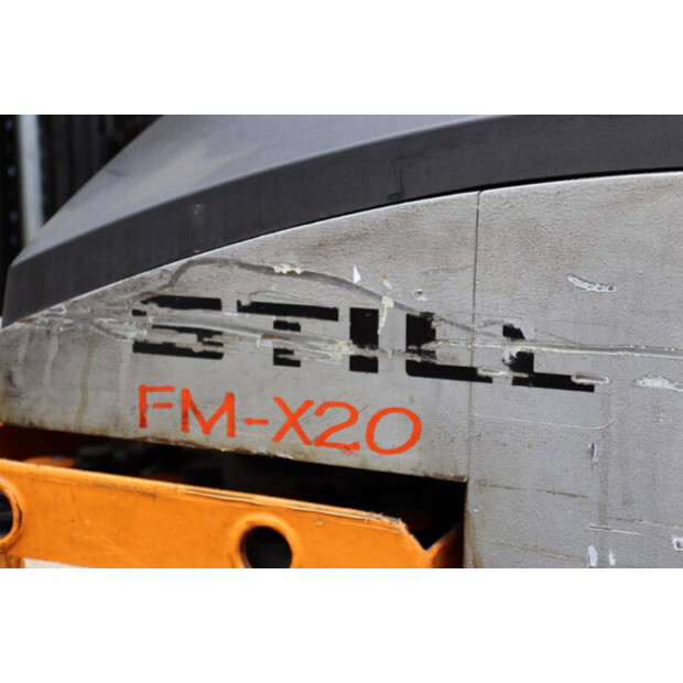 2011 Still FM-X20-49081539