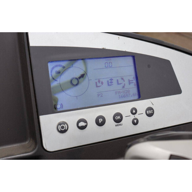 2011 Still FM-X20-49081549