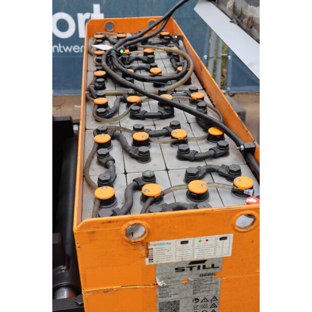 2011 Still FM-X20-49081556