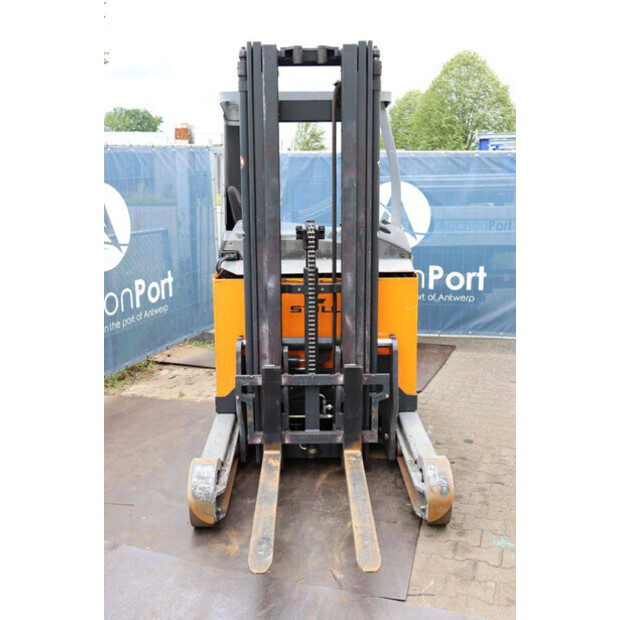 2010 Still FM-X25-49081565