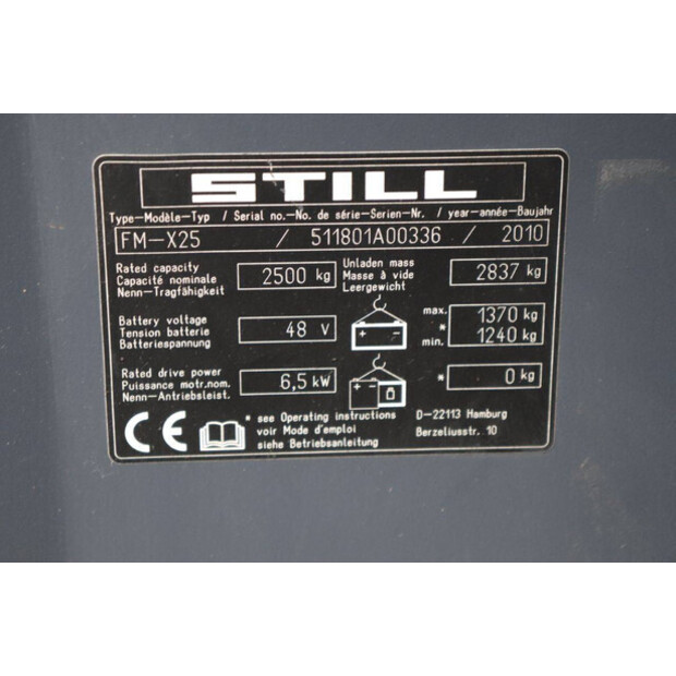 2010 Still FM-X25-49081579