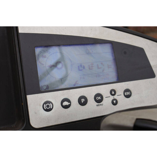 2010 Still FM-X25-49081584