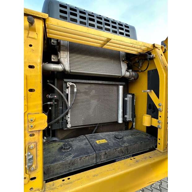 Komatsu PC210LC-11-49081996