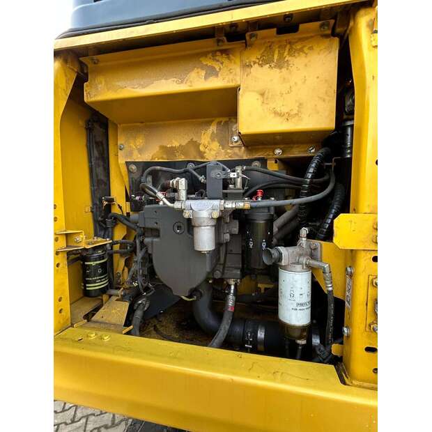 Komatsu PC210LC-11-49081997