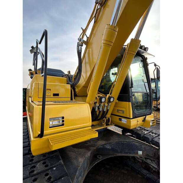 Komatsu PC210LC-11-49081999