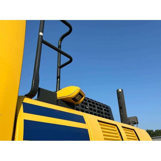 Komatsu PC210LC-11-49082003
