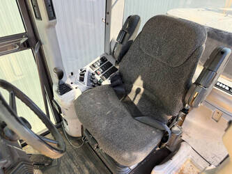 2011-volvo-g946-1487666-49087151