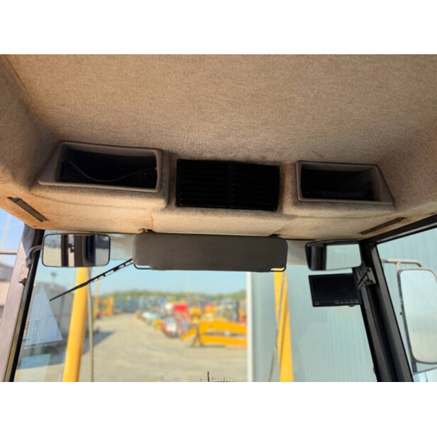 2011 Volvo G946-49087153