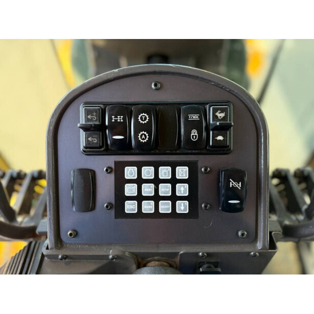 2011 Volvo G946-49087156