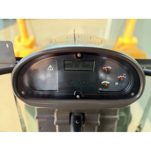 2011 Volvo G946-49087160
