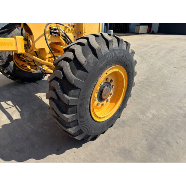 2011 Volvo G946-49087171