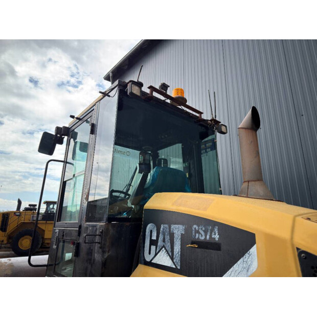 2010 Caterpillar CS74-49087343