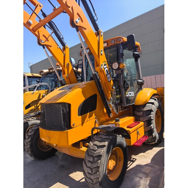 2025 جيه سي بي 3CX-49092230