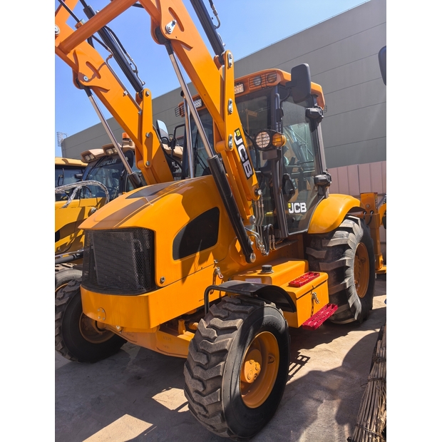 2025 جيه سي بي 3CX-49092231