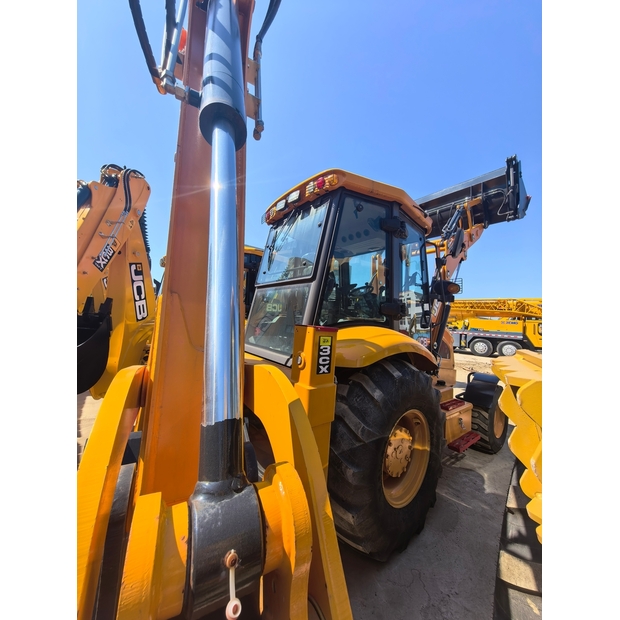 2025 جيه سي بي 3CX-49092234