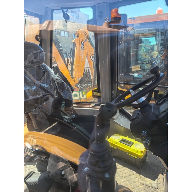 2025 جيه سي بي 3CX-49092236