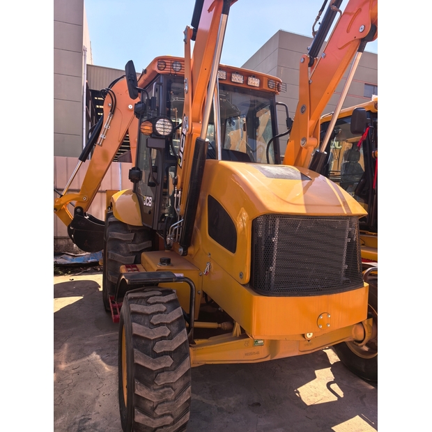 2025 جيه سي بي 3CX-49092237