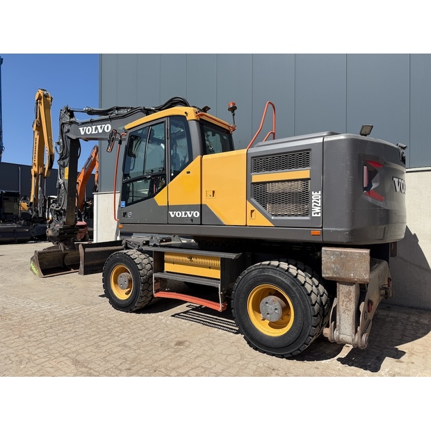 2018 Volvo EW220E-49093048