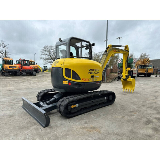 2016 نيوسون 50Z3-49098651