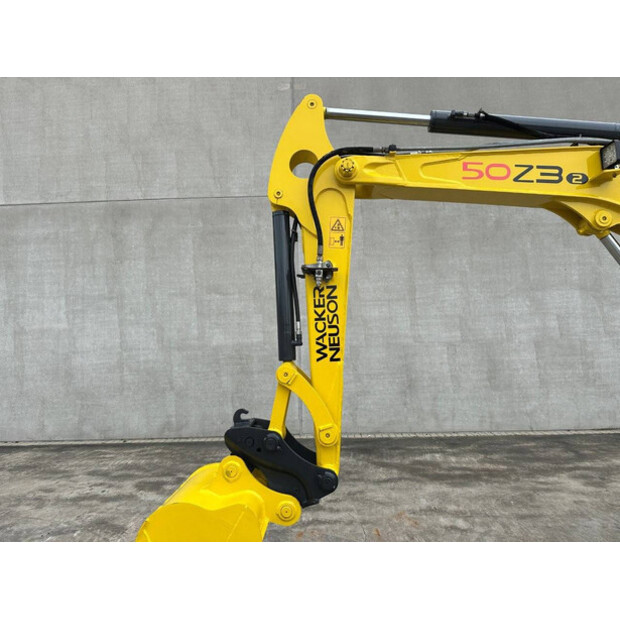 2016 نيوسون 50Z3-49098658