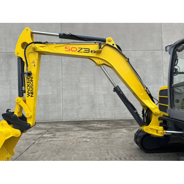 2016 نيوسون 50Z3-49098660