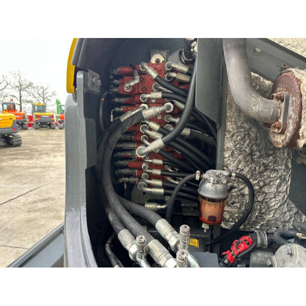 2016 نيوسون 50Z3-49098674