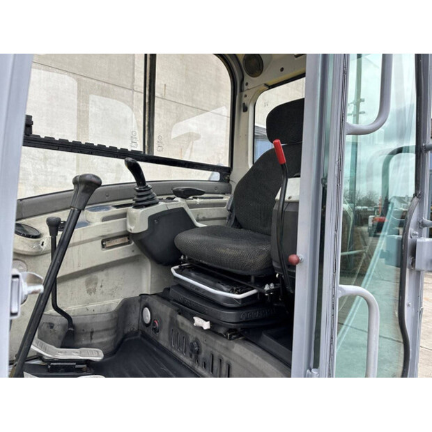 2016 نيوسون 50Z3-49098680