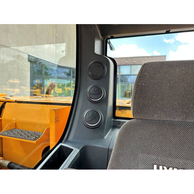 2018 Hyundai HX130LCR-49099438