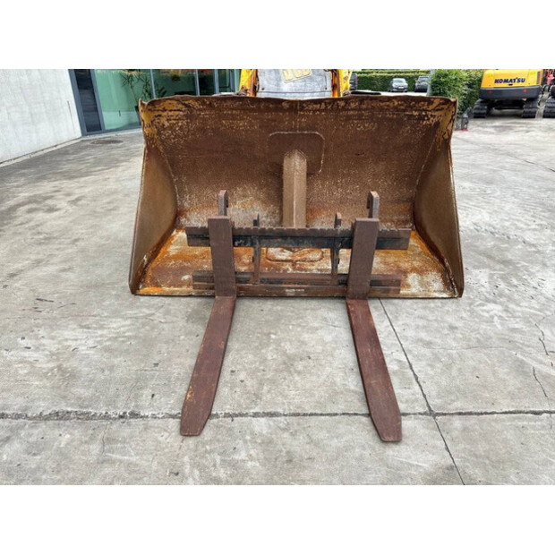 1996 JCB 411-49099711
