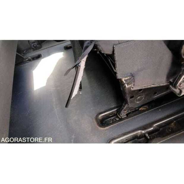 2020 Peugeot Expert-49107836