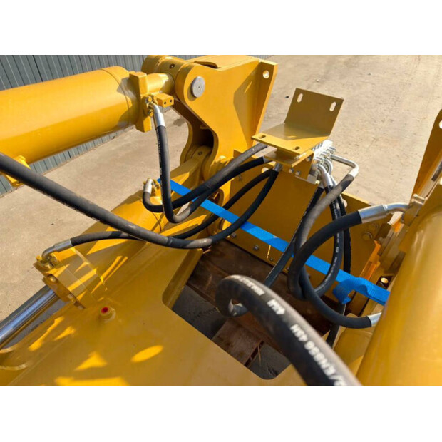 2026 Caterpillar D8R Multi Shank Ripper-49112716
