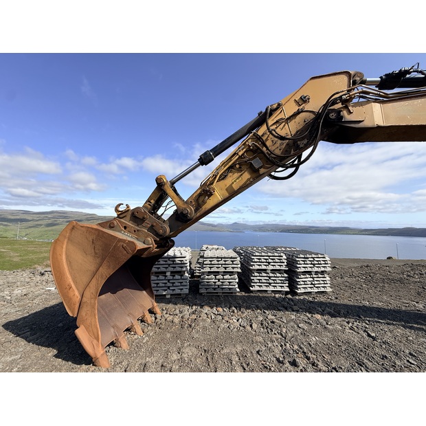 2020 Caterpillar 330-49112875