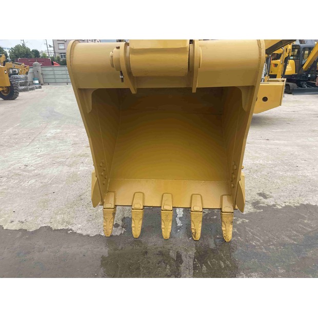 2025 Caterpillar 330DL-49114648