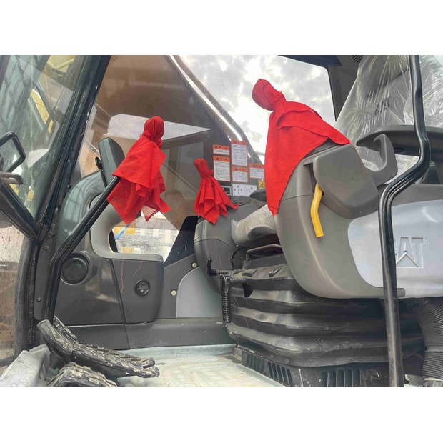 2025 Caterpillar 330DL-49114651