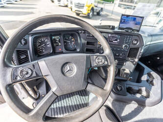 2017-mercedes-benz-acrocs-3243-49115926