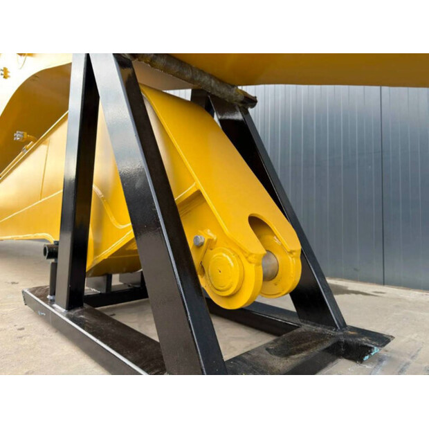 2026 Komatsu PC200-49116485